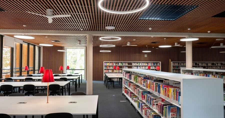 Bibliothèque du campus universitaire de La Pauliane à Aix-en-Provence.