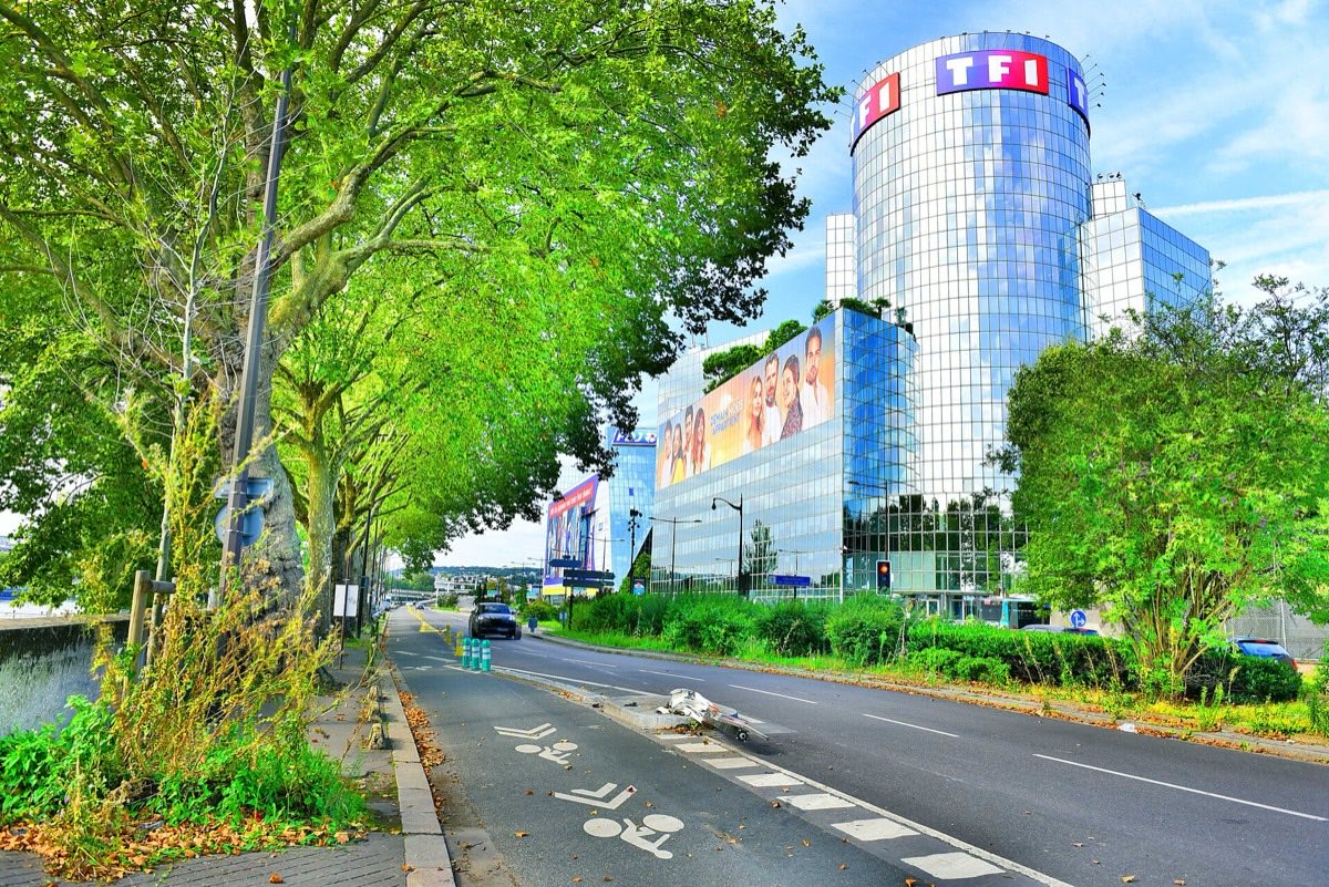 La tour de TF1, siège du groupe de télévision, quai du Point-du-Jour au nord de Boulogne-Billancourt.