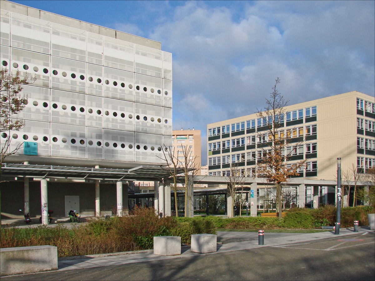 Bâtiments du campus de l'université Paris Nanterre, au nord de la commune.
