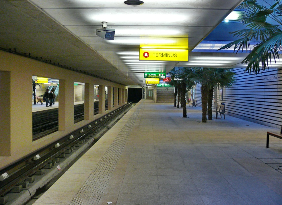 Quai du terminus de la ligne de métro A à la station La Soie, à Vaulx-en-Velin.